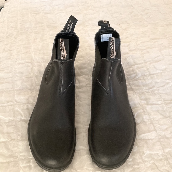 Blundstone Boots, Black, size 7 - Picture 1 of 4